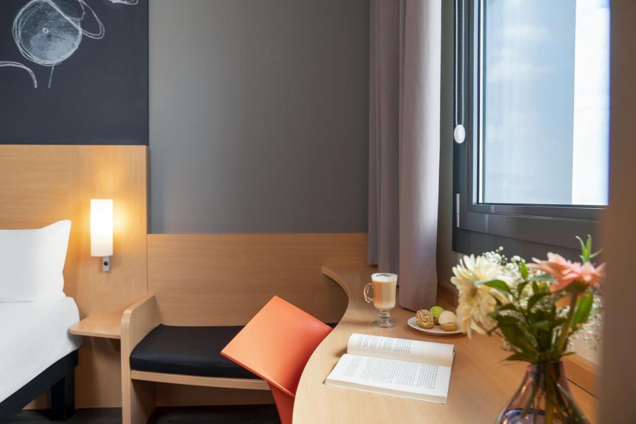 Отель Ibis Airport 3*