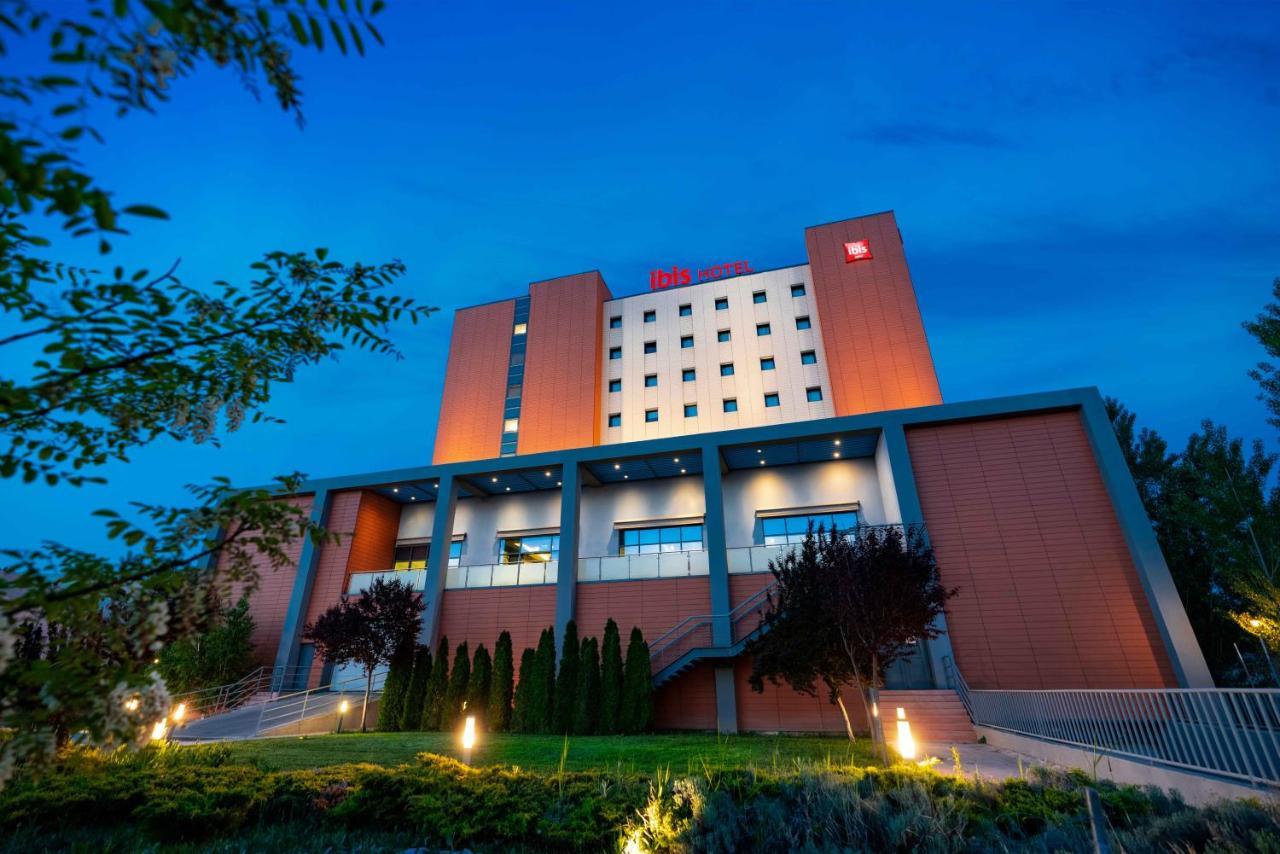 Отель Ibis Airport 3*